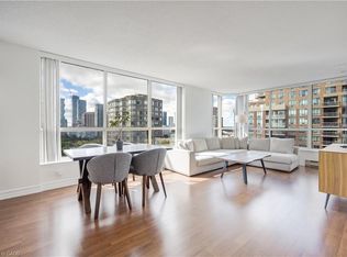 55 Elm Dr W #2204, Mississauga, ON L5B 3Z3
