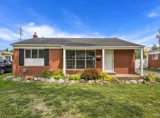 254 Redwood Dr, Troy, MI 48083