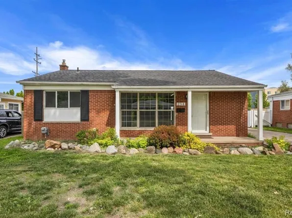 254 Redwood Dr, Troy, MI 48083