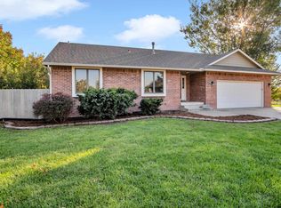 1207 Grandview Ct, Newton, KS 67114