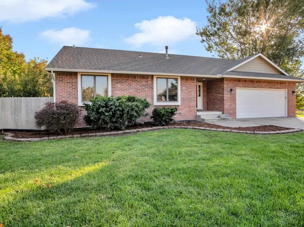 1207 Grandview Ct, Newton, KS 67114