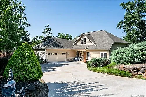 744 Golden Ridge Dr Photo 1