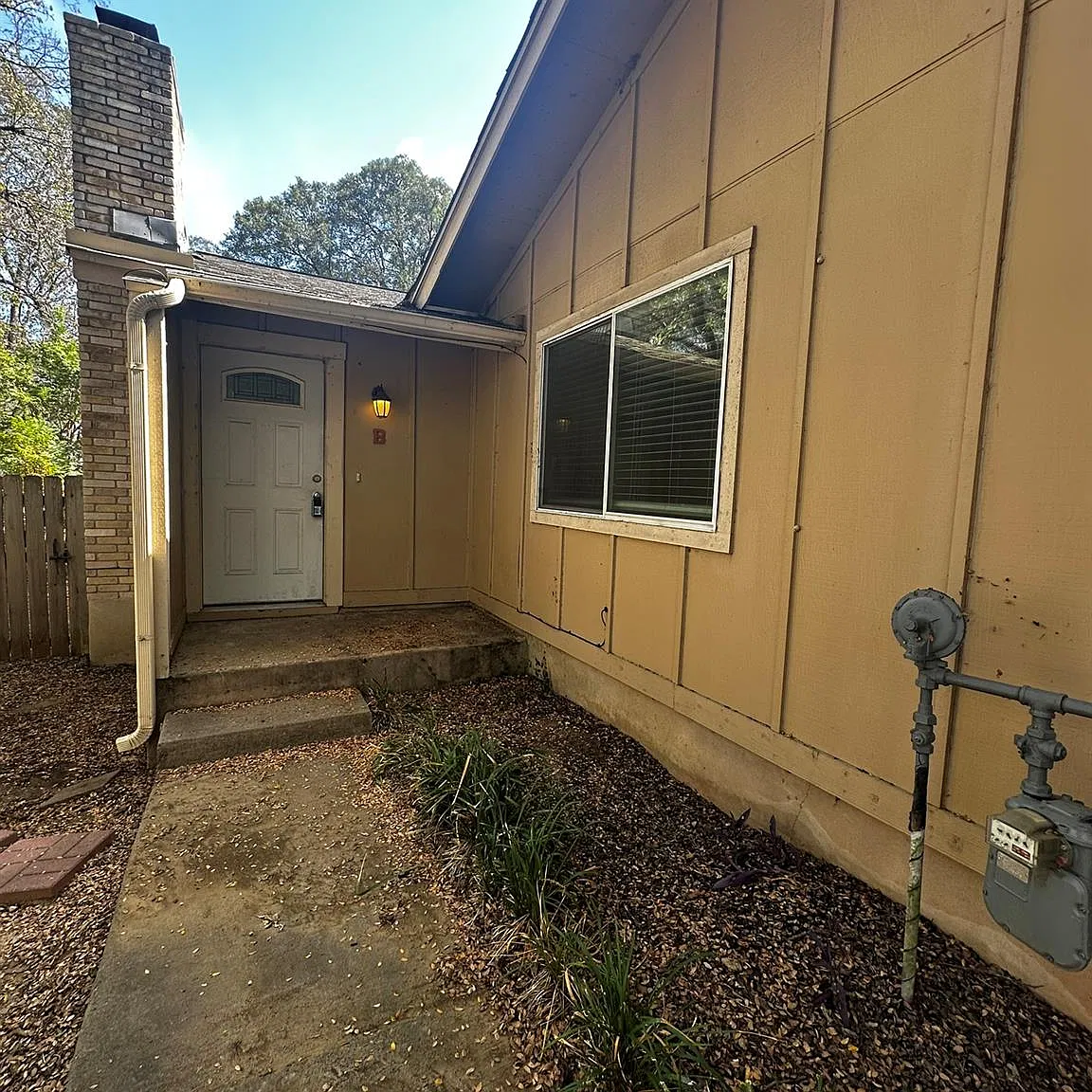 3 bed, 2.0 bath, 2098 sqft, $1,595 — Photo 3