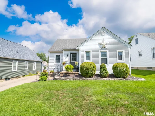 1009 Mary St, Pekin, IL 61554