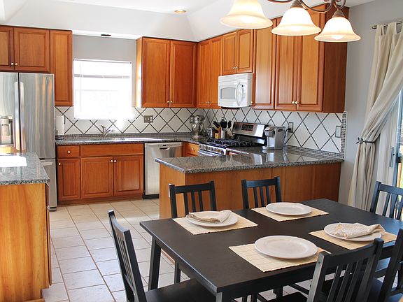 Eat-in kitchen
