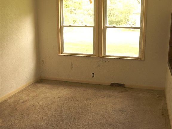 2nd image of 112 Lawncrest Ave