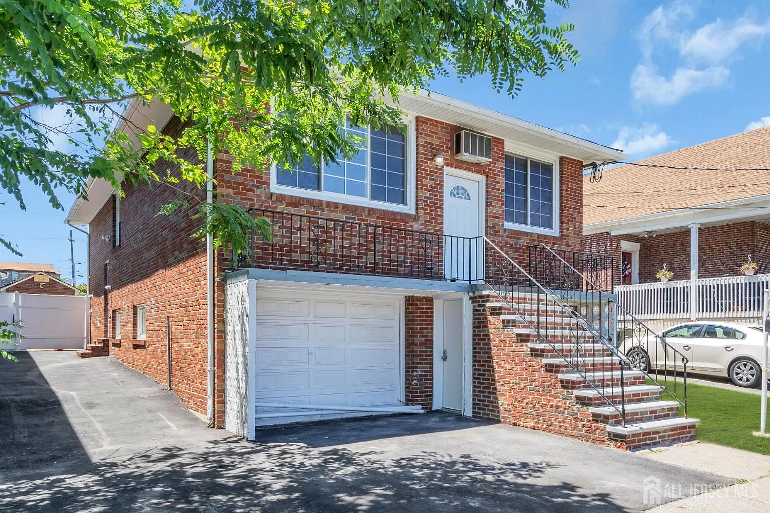 4 bed, 2.0 bath, $4,000 — Photo 2