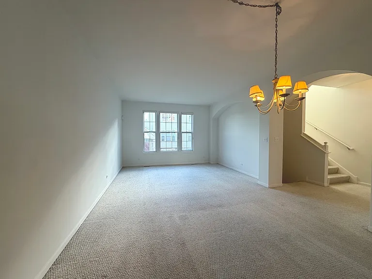 1129 Georgetown Way — Photo 3