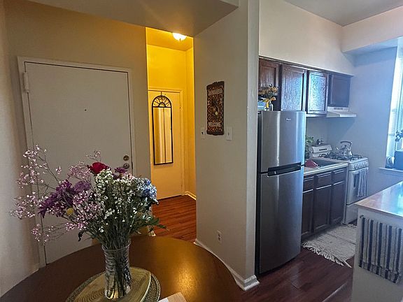 2nd image of 800 Florence Ave #B13