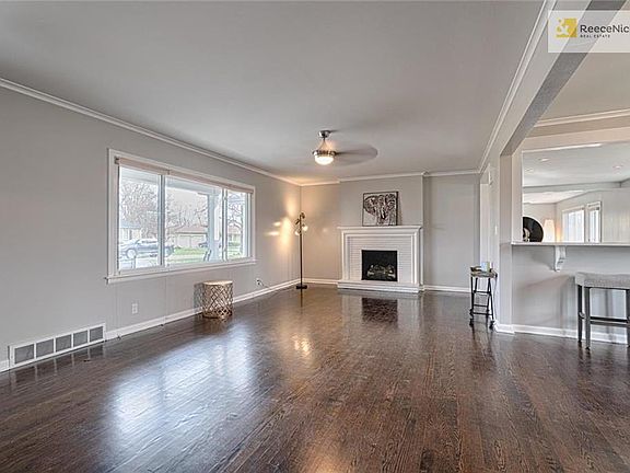 5th image of 1001 W 96th St