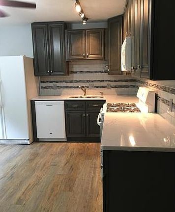 2nd image of 120 Grotto Ct