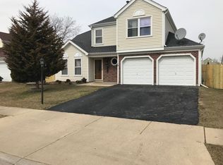14 Fillmore Ln, Streamwood, IL 60107