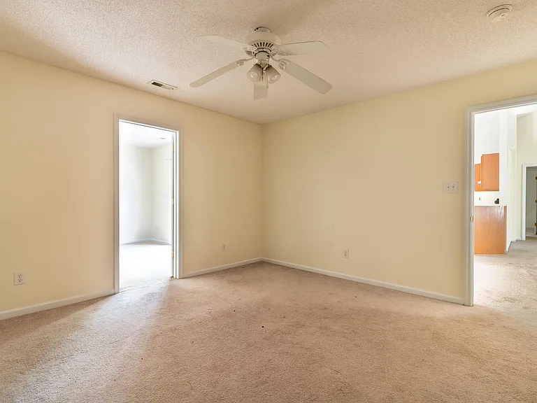 205 Shady Ct — Photo 8