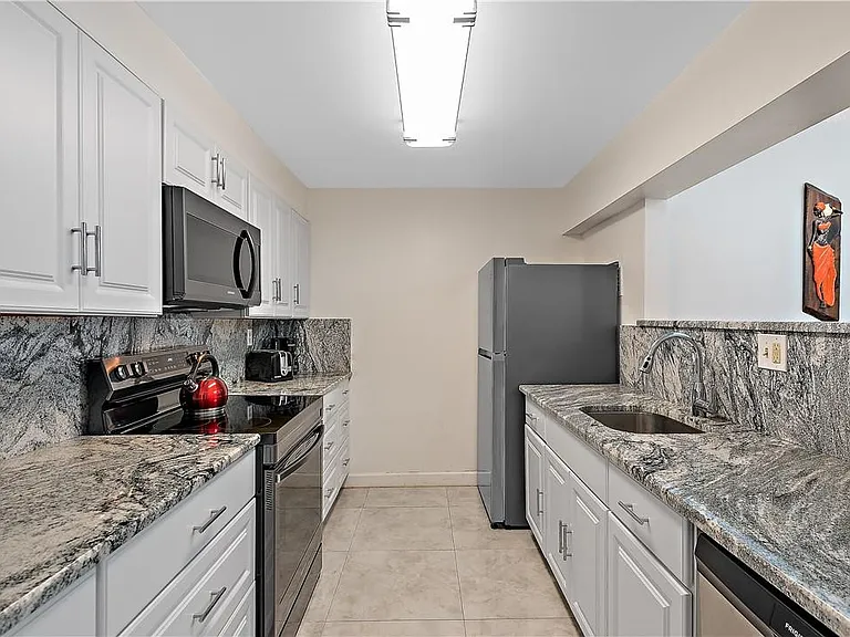 95 N Birch Rd #405 — Photo 20