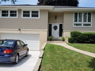 920 S Maple St, Mount Prospect, IL 60056