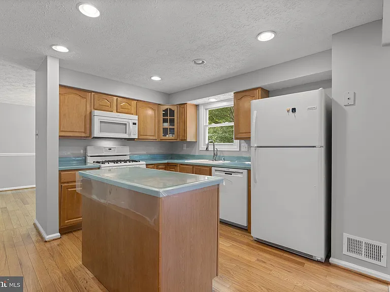8428 Braddock Way — Photo 11