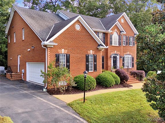 3rd image of 7900 Blueberry Hill Ct