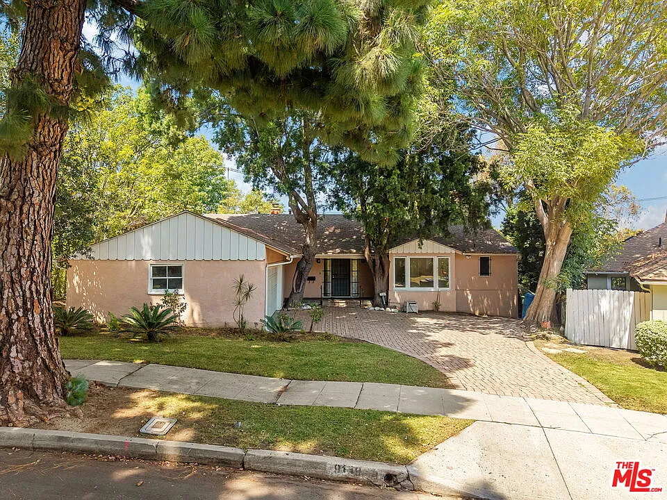 9149 Hillsboro Dr