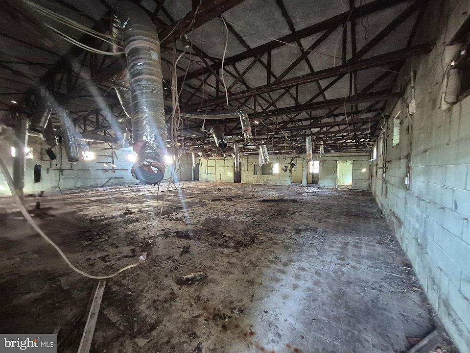 2nd image of 403 Market St