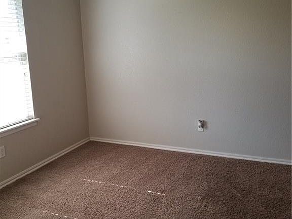 3rd image of 429 Hidden Creek Way