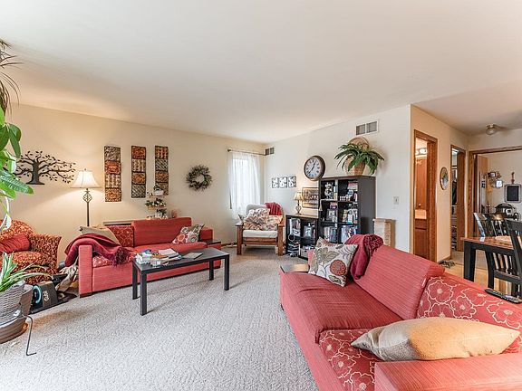 4th image of 700-701 Iroquois Cir