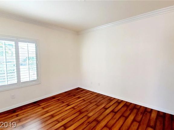 5th image of 2410 Bedford Park Dr