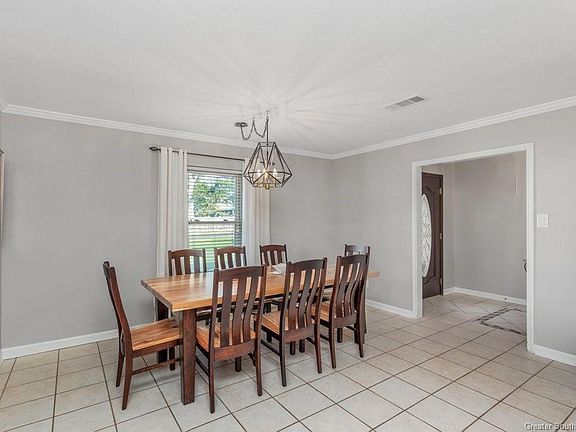 4th image of 324 E Presidential Cir