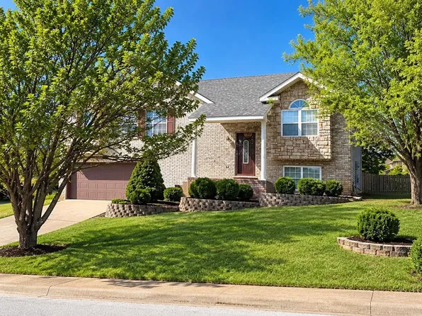 1107 E Robin St, Ozark, MO 65721