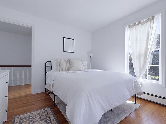 5th image of 56 Oak Ridge St Unit 2