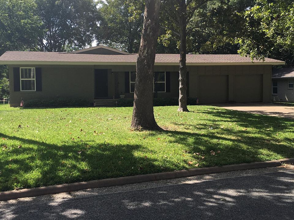 1st image of 902 Crestview Dr