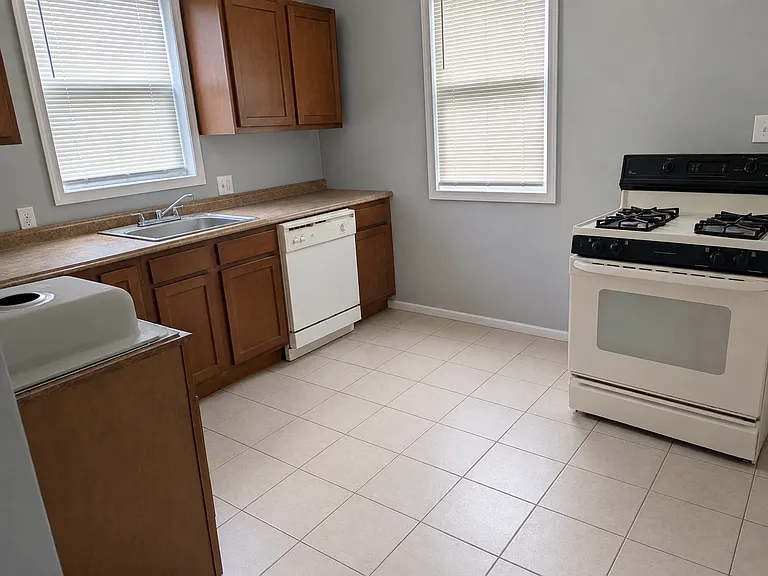 537 Radnor Ave — Photo 2