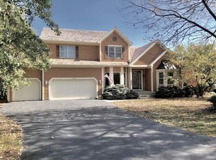 6332 Valley View Ln, Long Grove, IL 60047