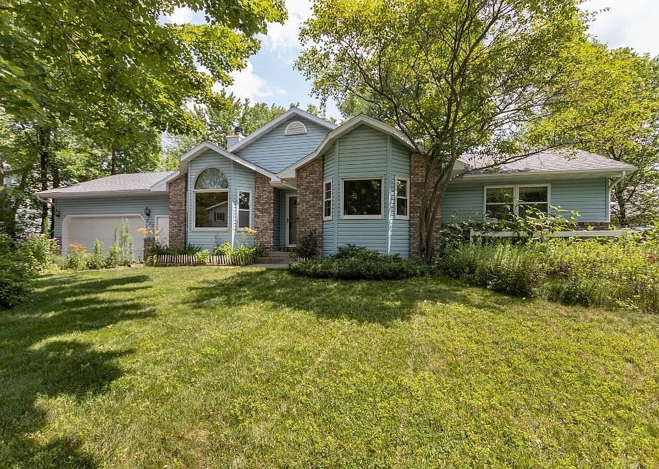 1st image of 203 Greenwood Dr