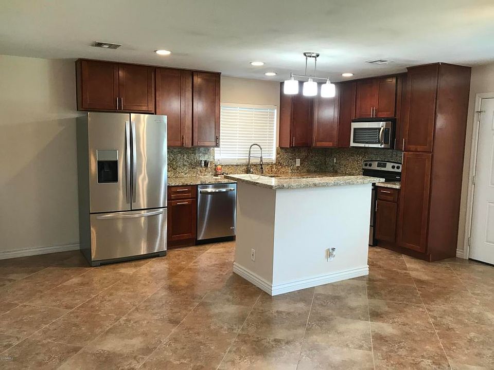 1st image of 908 S Oakwood Dr