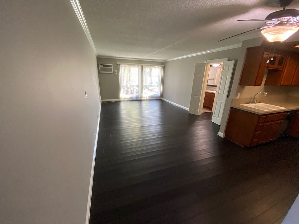 Large (500 sq ft+) 1st level studio. Living/dining/sleeping area. Hardwood floors. Freshly painted.