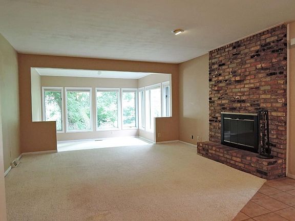 5th image of 1050 Oakwood Ln