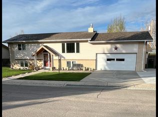 654 Longview Dr, Douglas, WY 82633