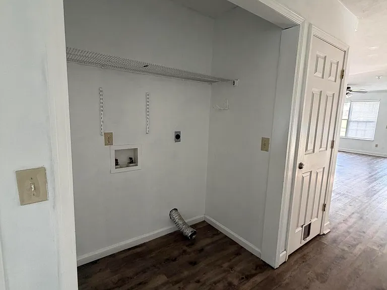 748 Pauline Ave — Photo 2
