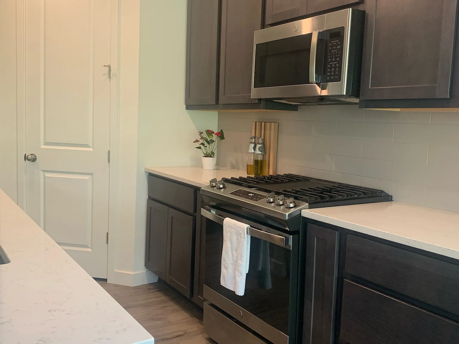 3 bed, 3577 sqft, $3,900 — Photo 3