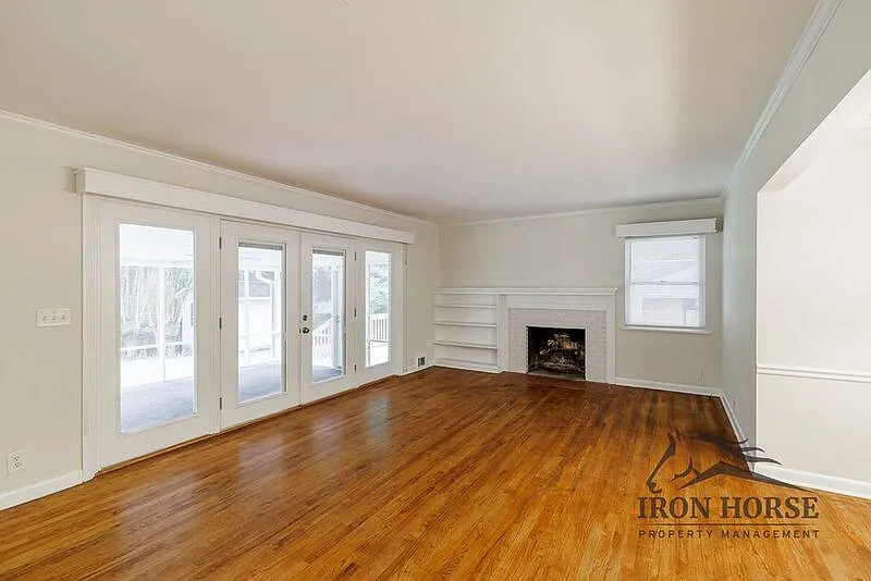 3 bed, 2.5 bath, 1366 sqft, $2,300 — Photo 4