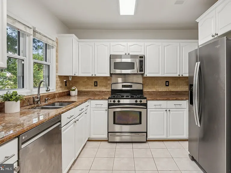 695 W Glebe Rd — Photo 13