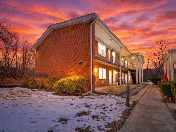 327 N Princeton Ave APT 9, Villa Park, IL 60181