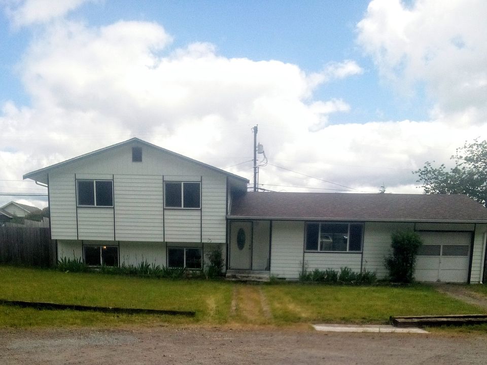 1st image of 207 Cedar Ave N