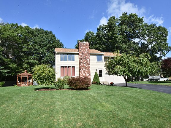 3rd image of 5 Caraway Dr