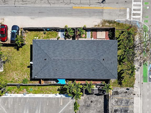 4th image of 1100 NE 15th Avenue #1-2