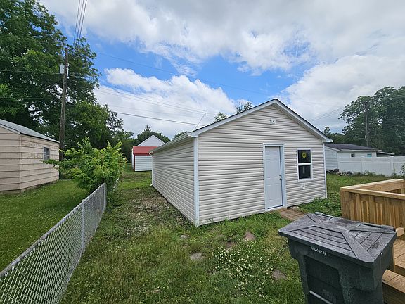 4th image of 2404 Bluefield St