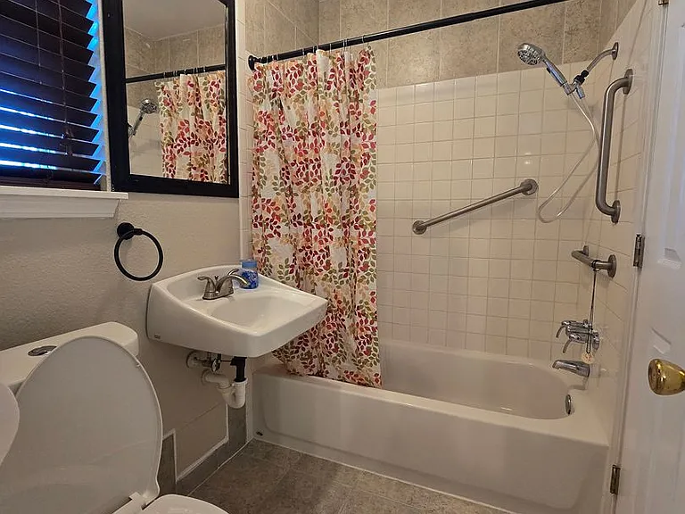 112 Thomas Blvd — Photo 24