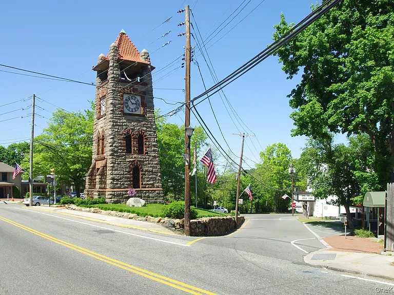 319 Main St #B — Photo 22