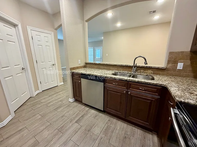 6605 Leightyn Ln — Photo 6