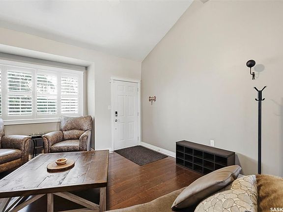 4th image of 816 Empress STREET
